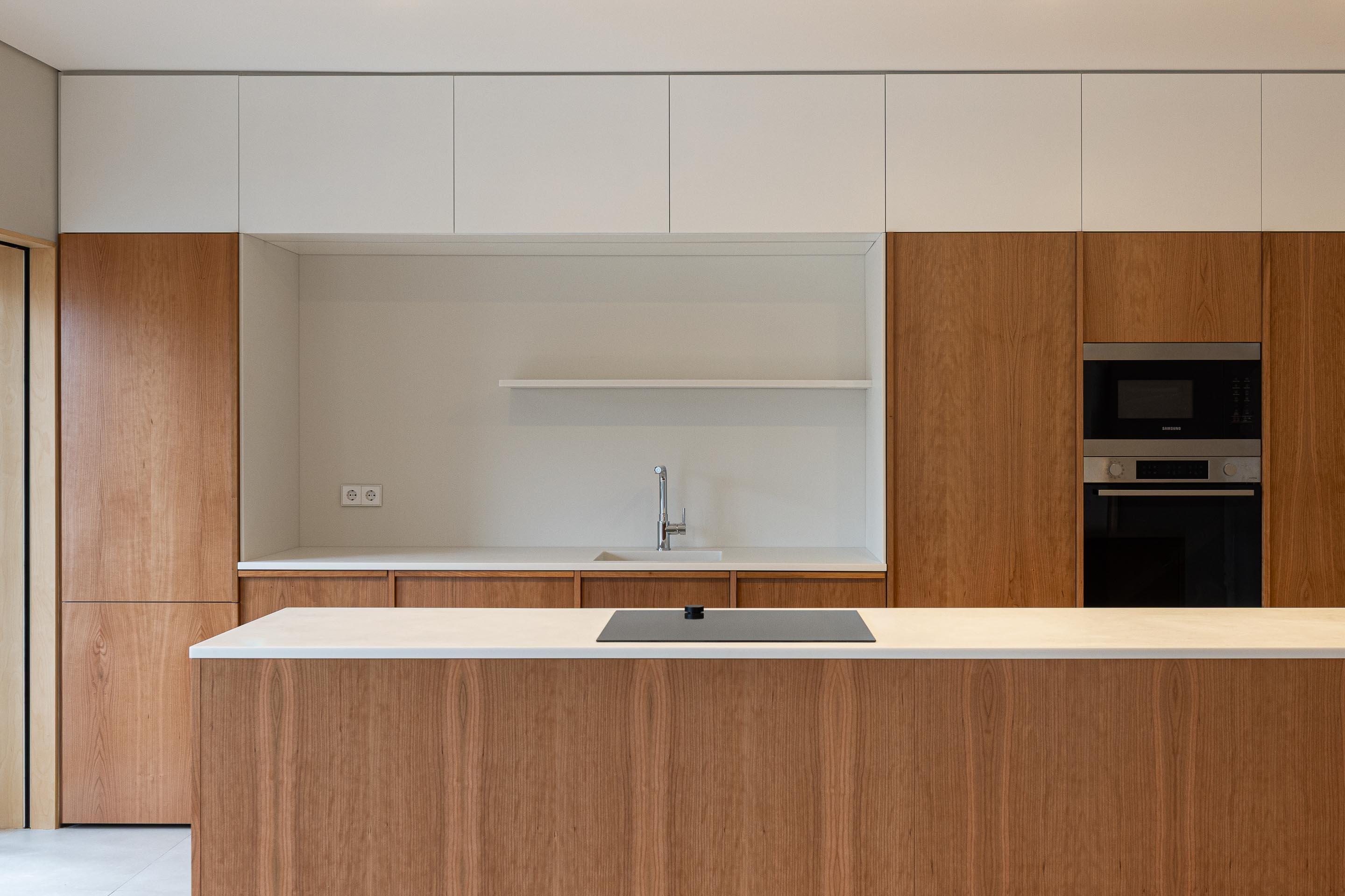 Cover Image for AMPARO II. APARTMENT